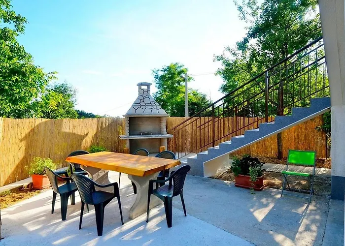 House Eda With Private Pool 度假居 布泽特