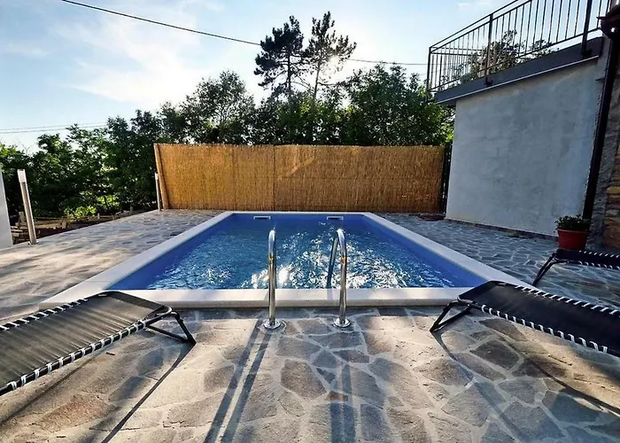 House Eda With Private Pool *