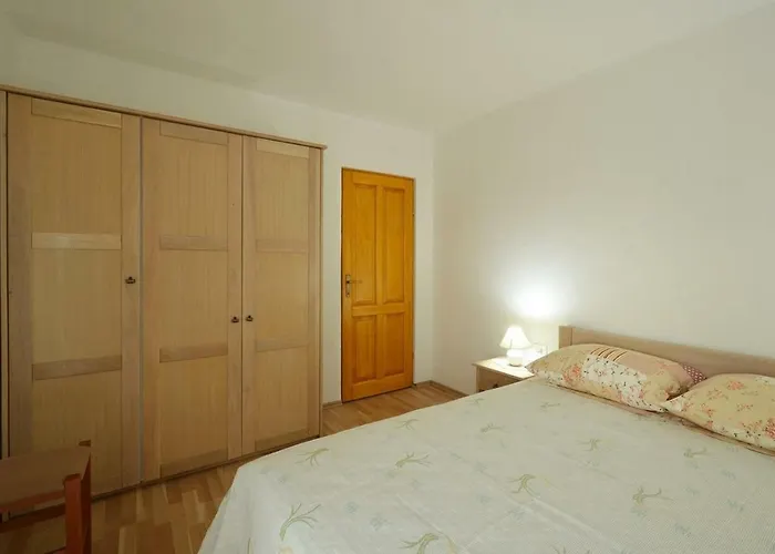 House Eda With Private Pool