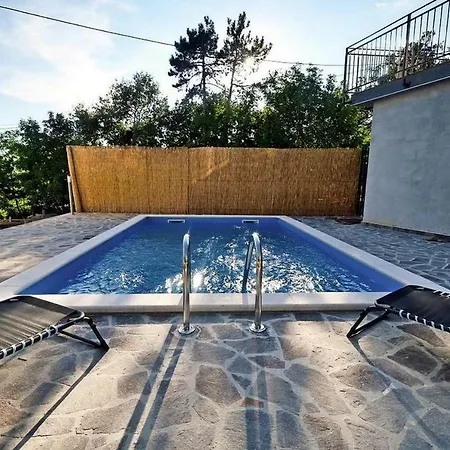 House Eda With Private Pool *