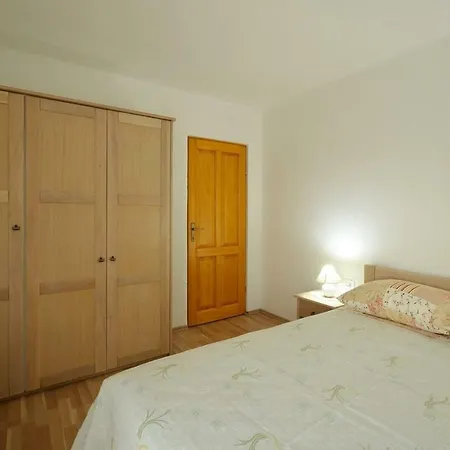 House Eda With Private Pool